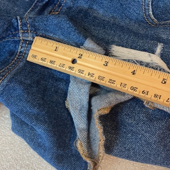 DISTRESSED TINSELTOWN RIPPED CUFFED DENIM SHORTALLS - SIZE MEDIUM - Picture 12 of 16